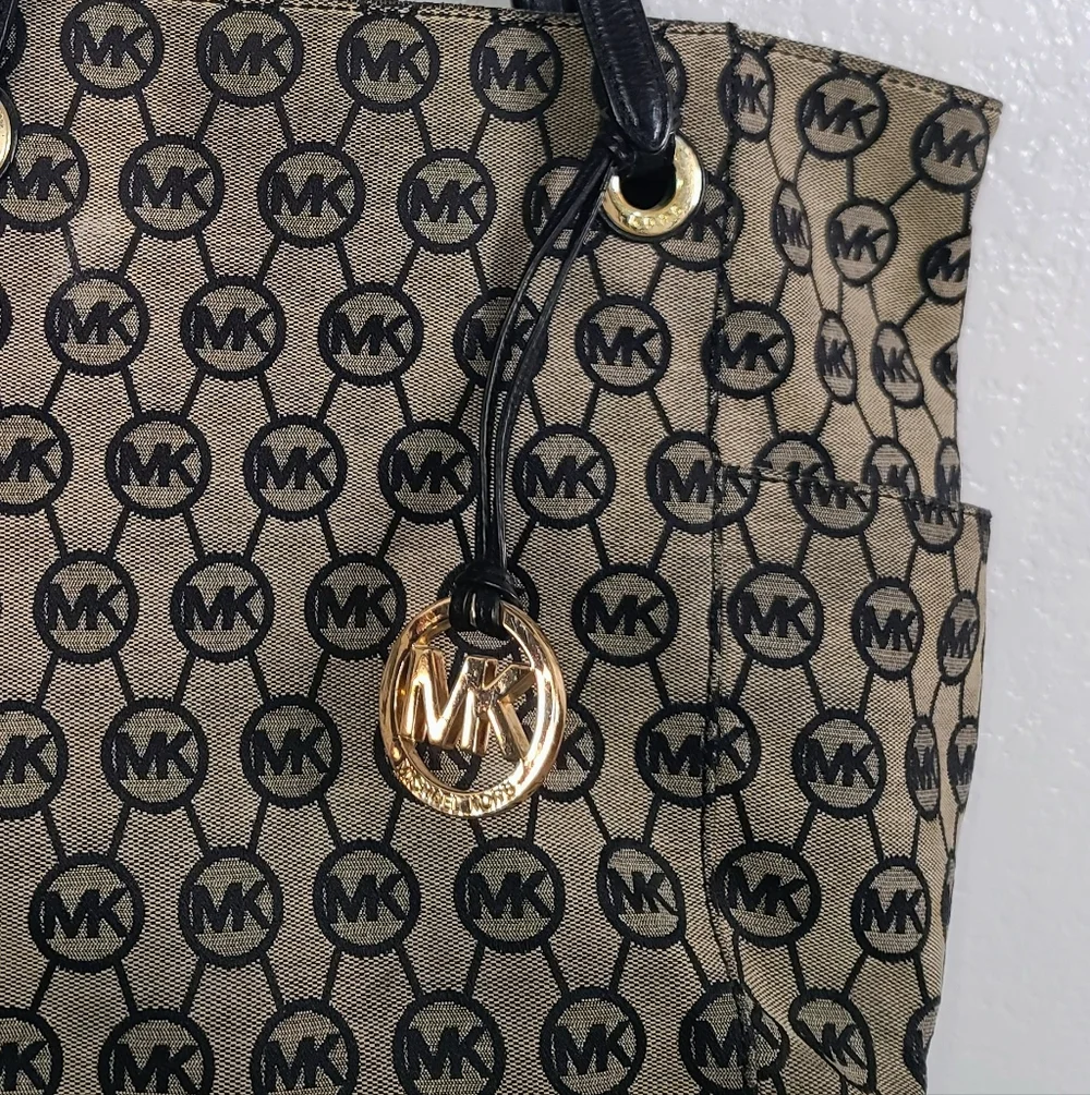 MK MICHAEL KORS  SIGNATURE SHOULDER BAG - Picture 7 of 11